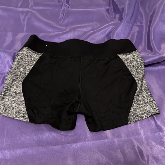 Pink Victoria’s Secret Ultimate Yoga Short Size Small - Picture 2 of 3